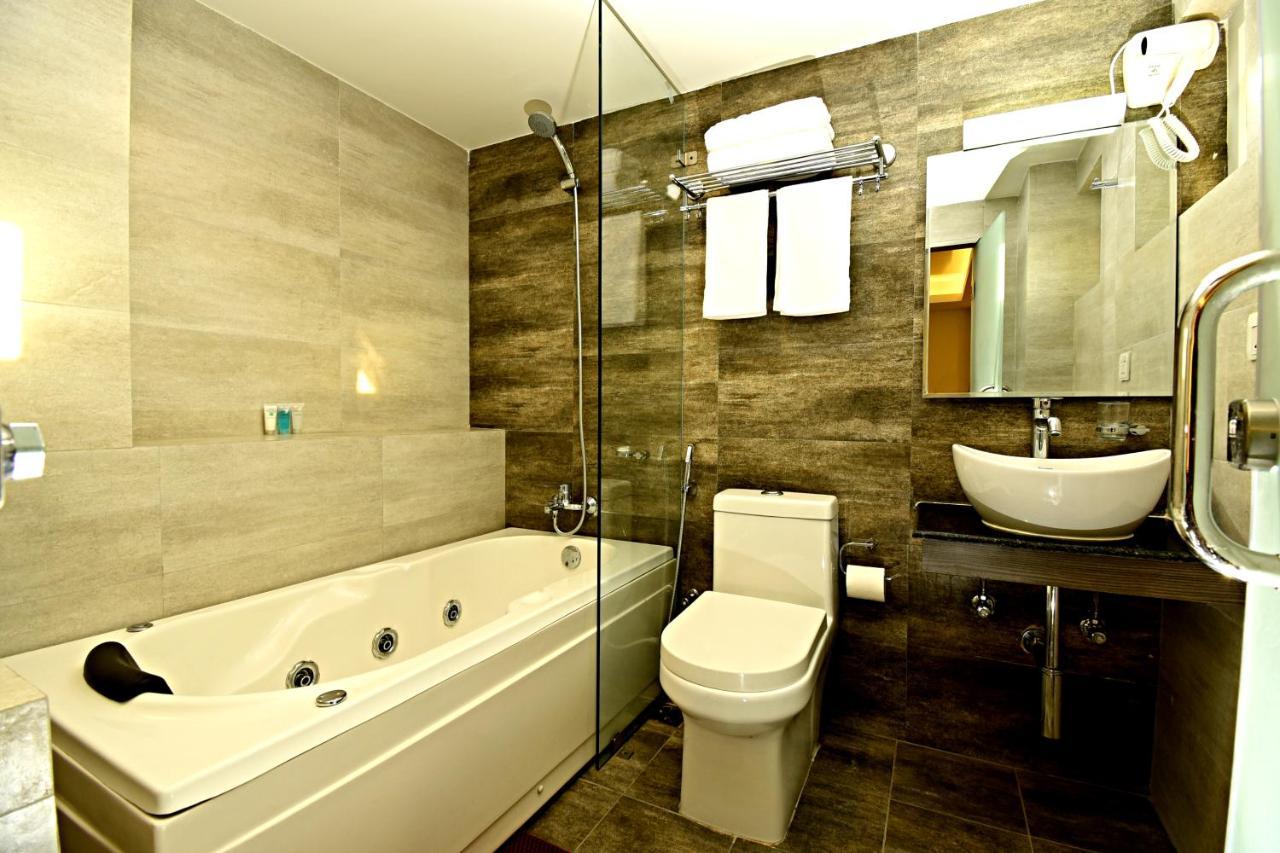 The Milestone Hotel Katmandou Extérieur photo