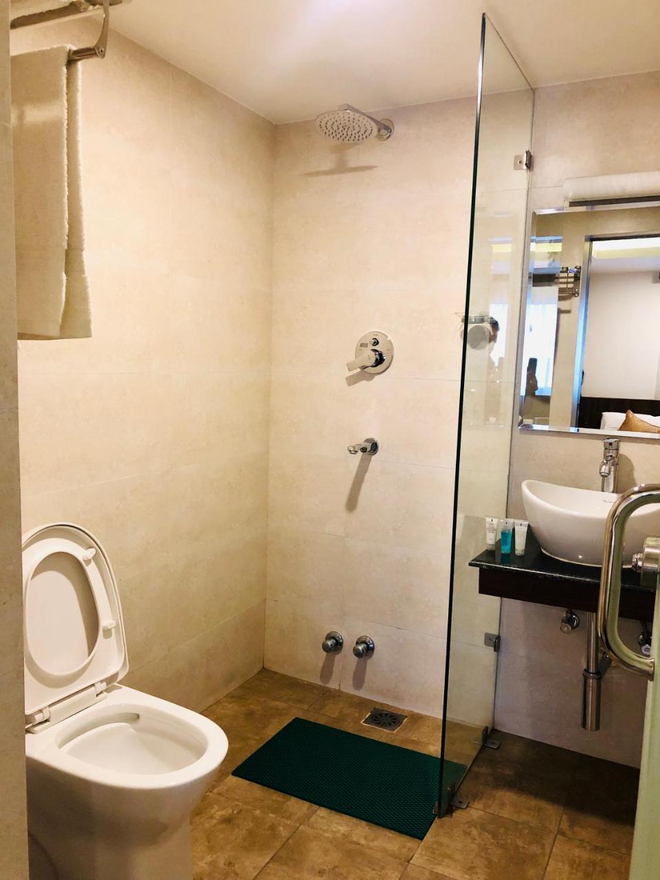 The Milestone Hotel Katmandou Extérieur photo